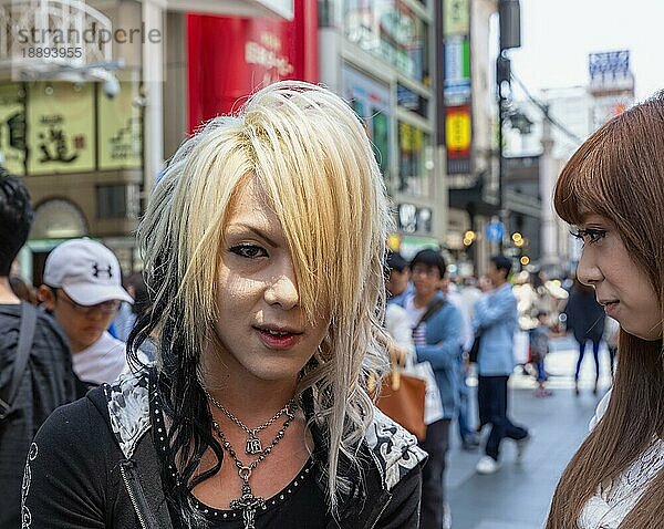 Osaka Japan. Punk Junge/Mädchen