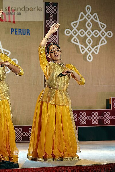 Kathak-Tanz beim Natiyanjali-Festival im Perur-Tempel  Tamil Nadu  Indien  Asien