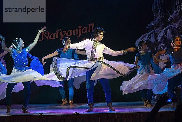 Kathak-Tanz beim Natiyanjali-Festival im Perur-Tempel  Tamil Nadu  Indien  Asien