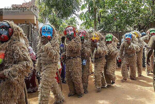 Volkskünstler beim Dasara Dussera Dusera Festival in Kulasai Kulasekharapatnam bei Tiruchendur  Tamil Nadu  Südindien  Indien  Asien