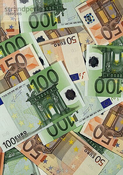 Euro Geld  50 und 100 Banknoten