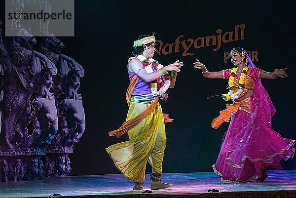 Kathak-Tanz beim Natiyanjali-Festival im Perur-Tempel  Tamil Nadu  Indien  Asien