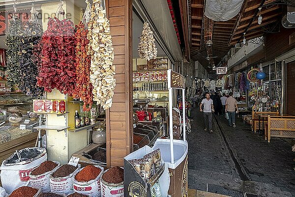 Geschäfte und Durchgang des alten Marktes in Sanliurfa  Türkei  am 07. September 2018  Sanliurfa  Türkei  September 07  Asien