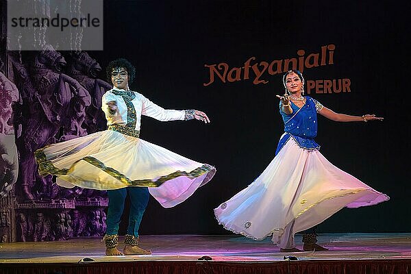 Kathak-Tanz beim Natiyanjali-Festival im Perur-Tempel  Tamil Nadu  Indien  Asien