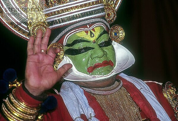 Kathakali Bhima Pacha Grünes Zeichen in Kerala Kalamandalam Koothambalam Tempeltheater Cheruthuruthy bei Soranur  Kerala  Südindien  Indien  Asien