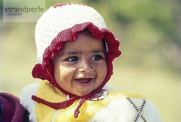 Toda Stammesmädchen in Ooty Udhagamandalam  Nilgiris  Tamil Nadu  Südindien  Indien  Asien