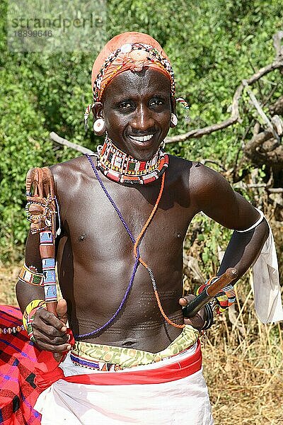 Samburu-Mann  Samburu-Stamm  Samburu Nationalpark  Samburu Wildreservat  Kenia  Afrika