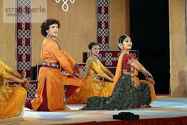 Kathak-Tanz beim Natiyanjali-Festival im Perur-Tempel  Tamil Nadu  Indien  Asien