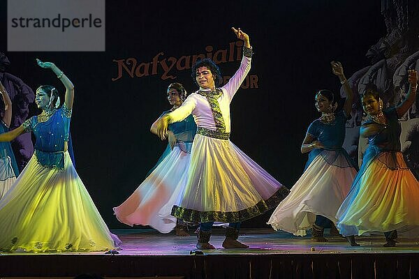 Kathak-Tanz beim Natiyanjali-Festival im Perur-Tempel  Tamil Nadu  Indien  Asien