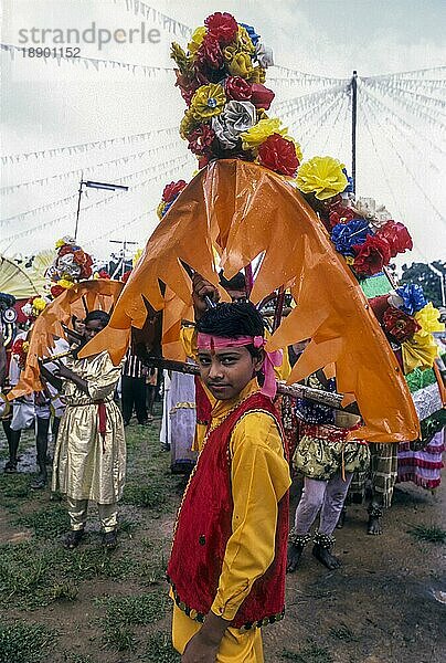 Kavadi Tänzerin beim Athachamayam Fest in Thripunithura während Onam in der Nähe von Ernakulam  Kerala  Südindien  Indien  Asien