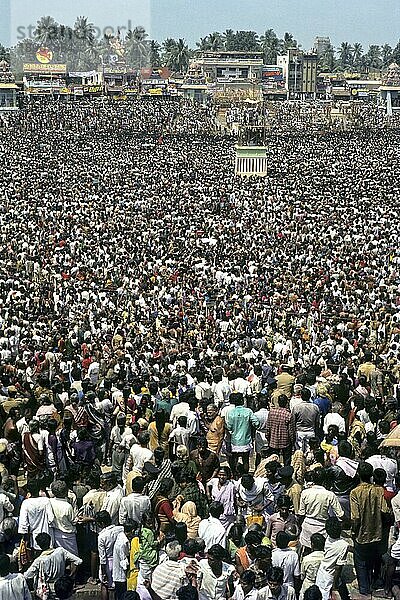 Mahamakham Mahamaham Mahamagam ist ein hinduistisches Fest  das alle 12 Jahre gefeiert wird. Es gilt als heilig  ein Bad im Mahamakham Tank zu nehmen  größtes Badefest in einem Tank im Land  Kumbakonam  Tamil Nadu  Südindien  Indien  Asien