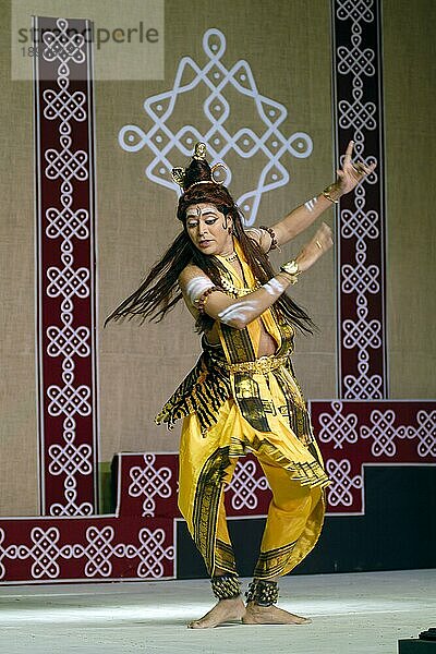 Shiva Tandava Tanz in Bharatanatyam  klassischer Tanz aus Tamil Nadu  Indien  Asien