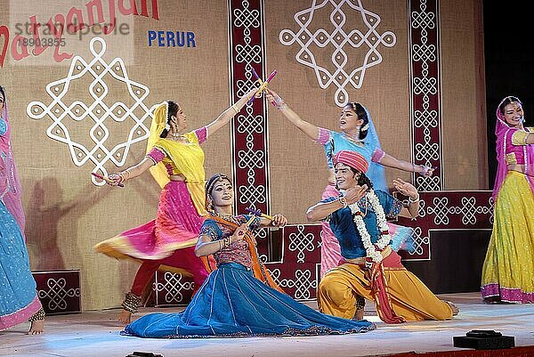 Kathak-Tanz beim Natiyanjali-Festival im Perur-Tempel  Tamil Nadu  Indien  Asien