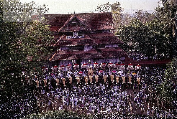 Pooram-Fest vor dem Vadakkunathan-Tempel in Thrissur Trichur  Kerala  Südindien  Indien  Asien