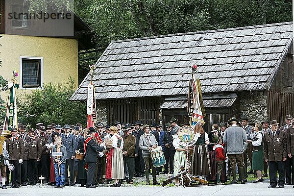 Menschen in Trachten  Thomatal  Lungau  Salzburger Land  Trachten- und Blassmusikverein  Österreich  Europa