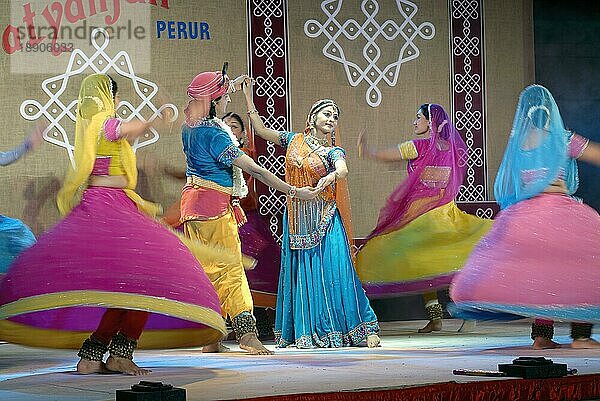 Kathak-Tanz beim Natiyanjali-Festival im Perur-Tempel  Tamil Nadu  Indien  Asien