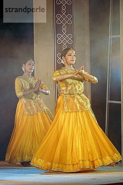 Kathak-Tanz beim Natiyanjali-Festival im Perur-Tempel  Tamil Nadu  Indien  Asien