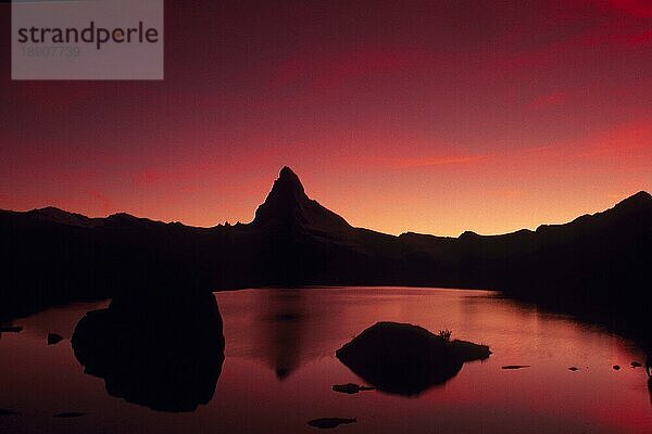 Stellisee und Matterhorn  bei Zermatt  Schweiz  Europa