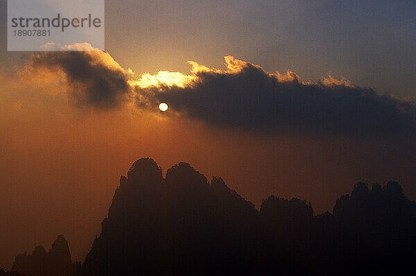 Neun-Drachen-Gipfel  Huangshan-Gebirge  Anhui  Gelbe Berge  China  Asien