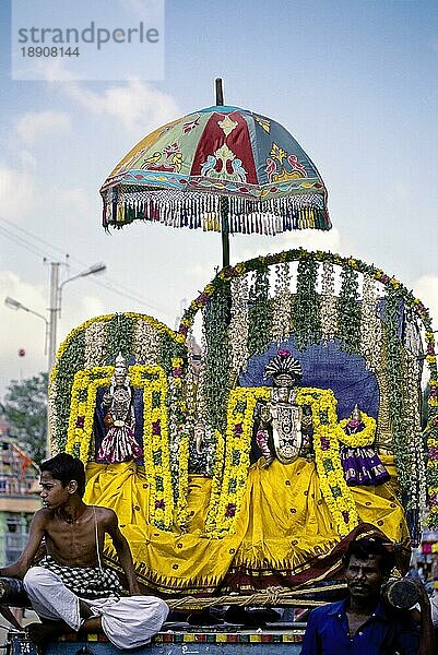 Geschmückter Kasi Viswanathar mit der Göttin Visalakshmi während des Mahamakham Mahamaham Mahamagam Festivals in Kumbakonam  Tamil Nadu  Indien. Ganesha