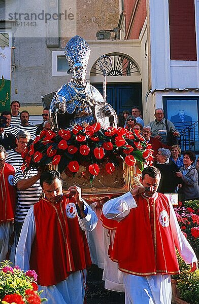 Prozession Festa di San Constanzo  Piazetta di Capri  Insel Capri  Kampanien  Italien IProzession Festa di San Constanzo  Piazetta di Capri  Insel Capri  Kampanien  Italien  Europa