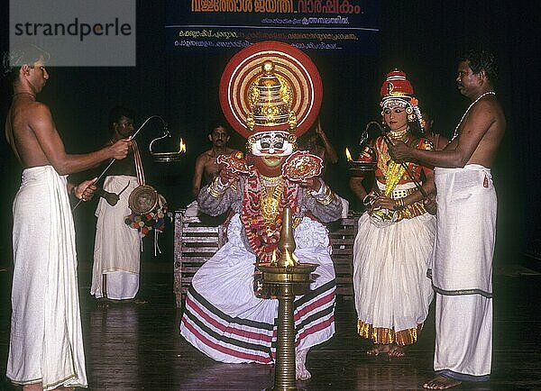 Koodiyattam Kodiyattom ist das sanskritische Theater von Kerala  das vor zwei Jahrtausenden entstanden sein soll. Kerala Kalamandalam in Cheruthuruthy oder Vallathol Nagar  Kerala  Südindien  Indien  Asien