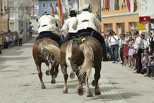 Kranzlreiten  Brauchtum in Weitensfeld  Kärnten  Österreich  Europa