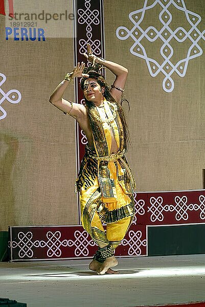 Shiva Tandava Tanz in Bharatanatyam  klassischer Tanz aus Tamil Nadu  Indien  Asien