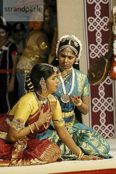 Bharatanatyam  Tanzdrama  klassischer Tanz aus Tamil Nadu  Indien  Asien