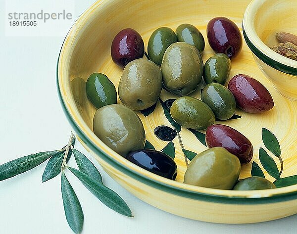 Bowl with different kinds of Olives (Olea)  Schale mit verschiedenen Sorten Oliven  Olive