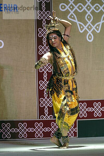 Shiva Tandava Tanz in Bharatanatyam  klassischer Tanz aus Tamil Nadu  Indien  Asien