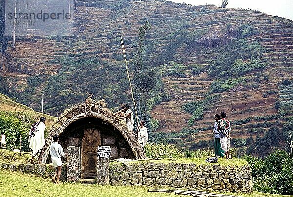 Renovierung des Toda-Tempels in Ooty Udhagamandalam  Tamil Nadu  Südindien  Indien  Asien. Einer der großen Ureinwohnerstämme Indiens  Asien