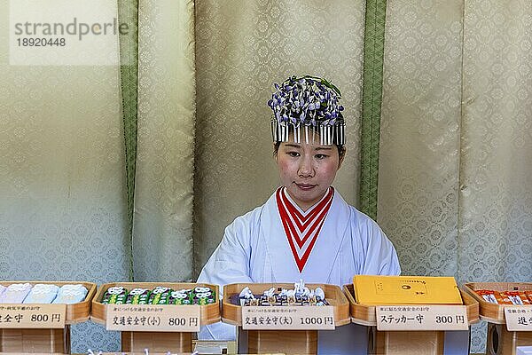 Nara Japan. Verkauf von religiösen Gegenständen im Yakushi-ji-Tempel