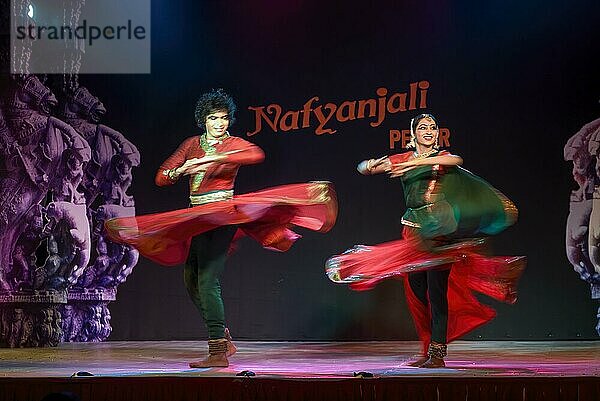 Kathak-Tanz beim Natiyanjali-Festival im Perur-Tempel  Tamil Nadu  Indien  Asien