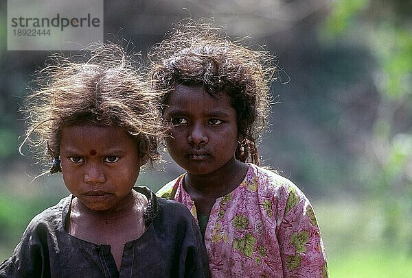 Stammesangehörige Kinder Karnataka  Südindien  Indien  Asien