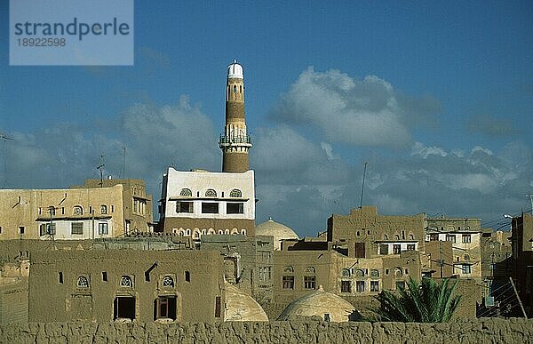 Lehmhäuser und Minarett in Sadah  Jemen  Asien