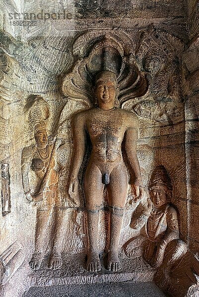 Bahubali aus dem 8. Jahrhundert in Höhle 4  Badami Jain-Höhlentempel in Badami  Karnataka  Südindien  Indien  Asien