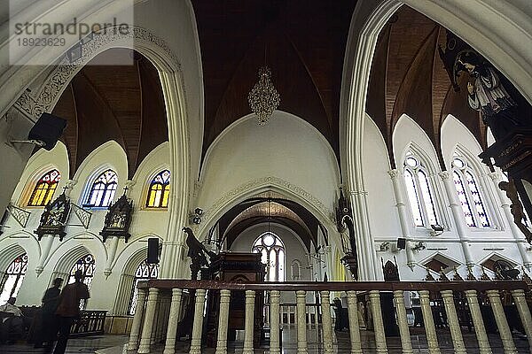 Innenraum  Basilika San Thome  erbaut 1889  Chennai  Tamil Nadu  Indien  Asien