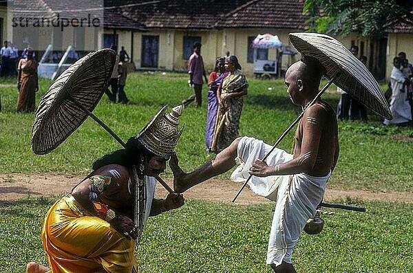 Mahabali und Vamana bei der Athachamayam Feier in Thrippunithura Thripunithura während Onam in der Nähe von Ernakulam  Kerala  Südindien  Indien  Asien