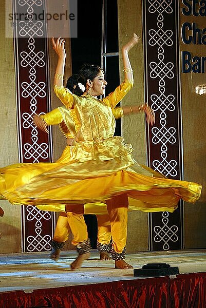 Kathak-Tanz beim Natiyanjali-Festival im Perur-Tempel  Tamil Nadu  Indien  Asien