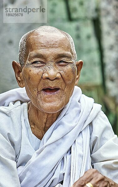 Porträt einer alten Frau im Preah-Khan-Tempel. Siem Reap Angkor Kambodscha