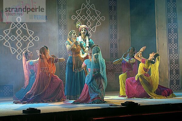 Kathak-Tanz beim Natiyanjali-Festival im Perur-Tempel  Tamil Nadu  Indien  Asien