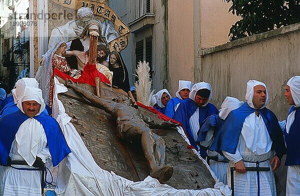 Karfreitagsprozession  Kruzifix  Jesus am Kreuz  Procida  Kampanien  Italien  Europa