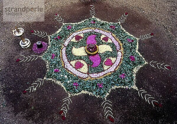 Blumenschmuck beim Onam-Fest  Kerala  Südindien  Indien  Asien