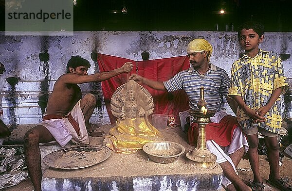 Bharani-Fest im Kodungallur Bhagavathy-Tempel  Kerala  Indien  Asien