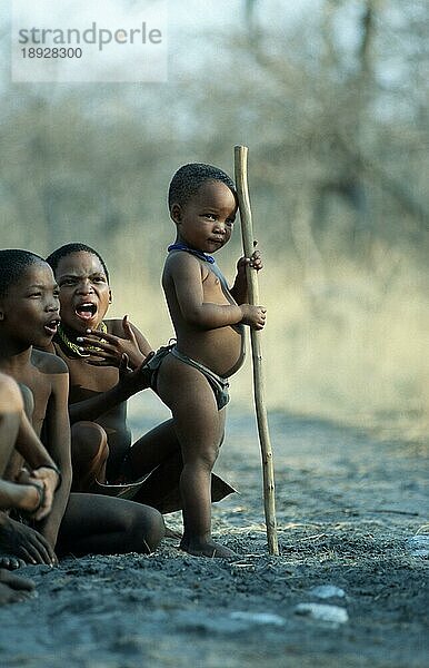 Bushman children  africa  San  Buschmänner  Bushmen  Menschen  people  Kalahari  Namibia  Buschmann-Kinder  Afrika