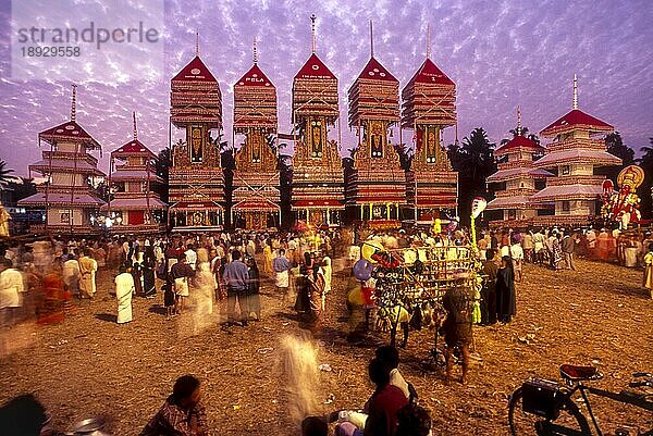 Kumbha Bharani-Fest im Chettikulangara Bhagavathy-Tempel  Kerala  Südindien  Indien  Asien