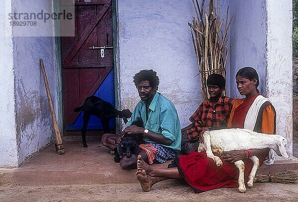 Kurumba-Stammesangehörige in der Nähe von Coimbatore  Tamil Nadu  Südindien  Indien  Asien