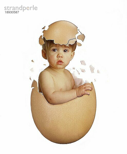 Baby Girl schlüpft aus dem Ei