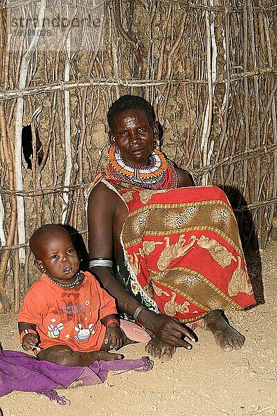 Turkana-Frau und Kind  Turkana-Stamm  Turkana-See  Kenia  Afrika